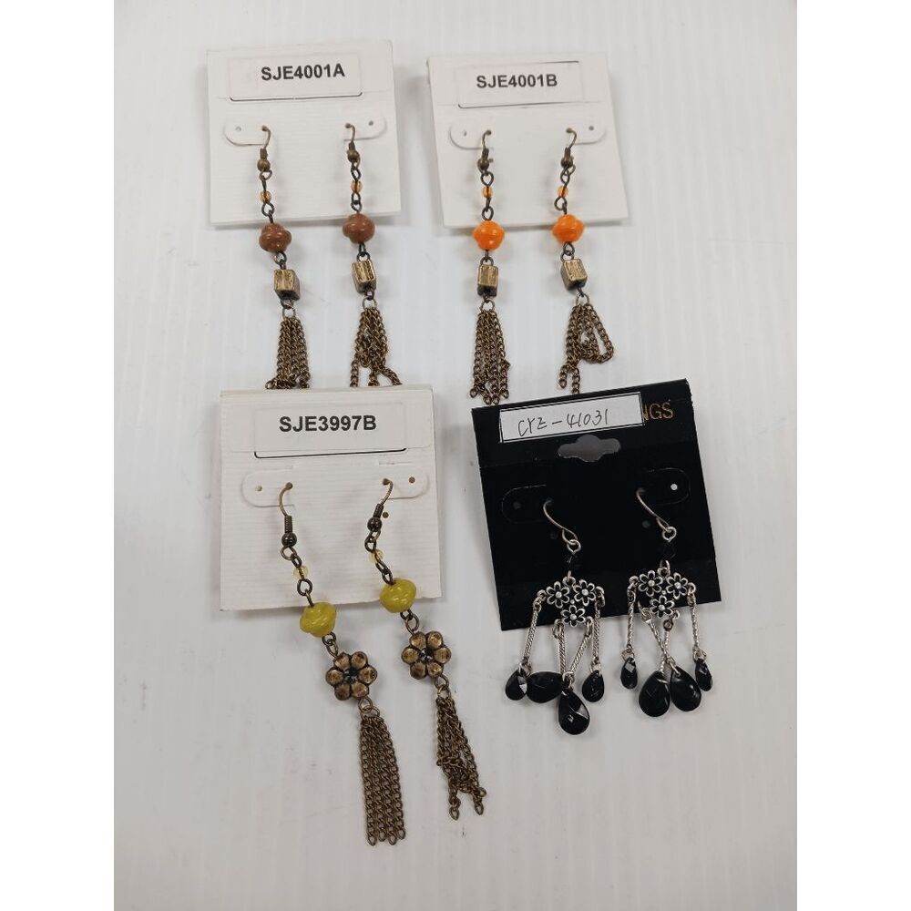 Lot of 4 Cottage Core 70s Groovy Dangle Earrings - Picture 8 of 8